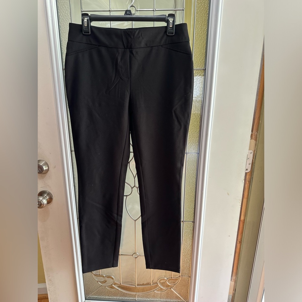 Dalia ankle black pants! Size m elastic waste like new